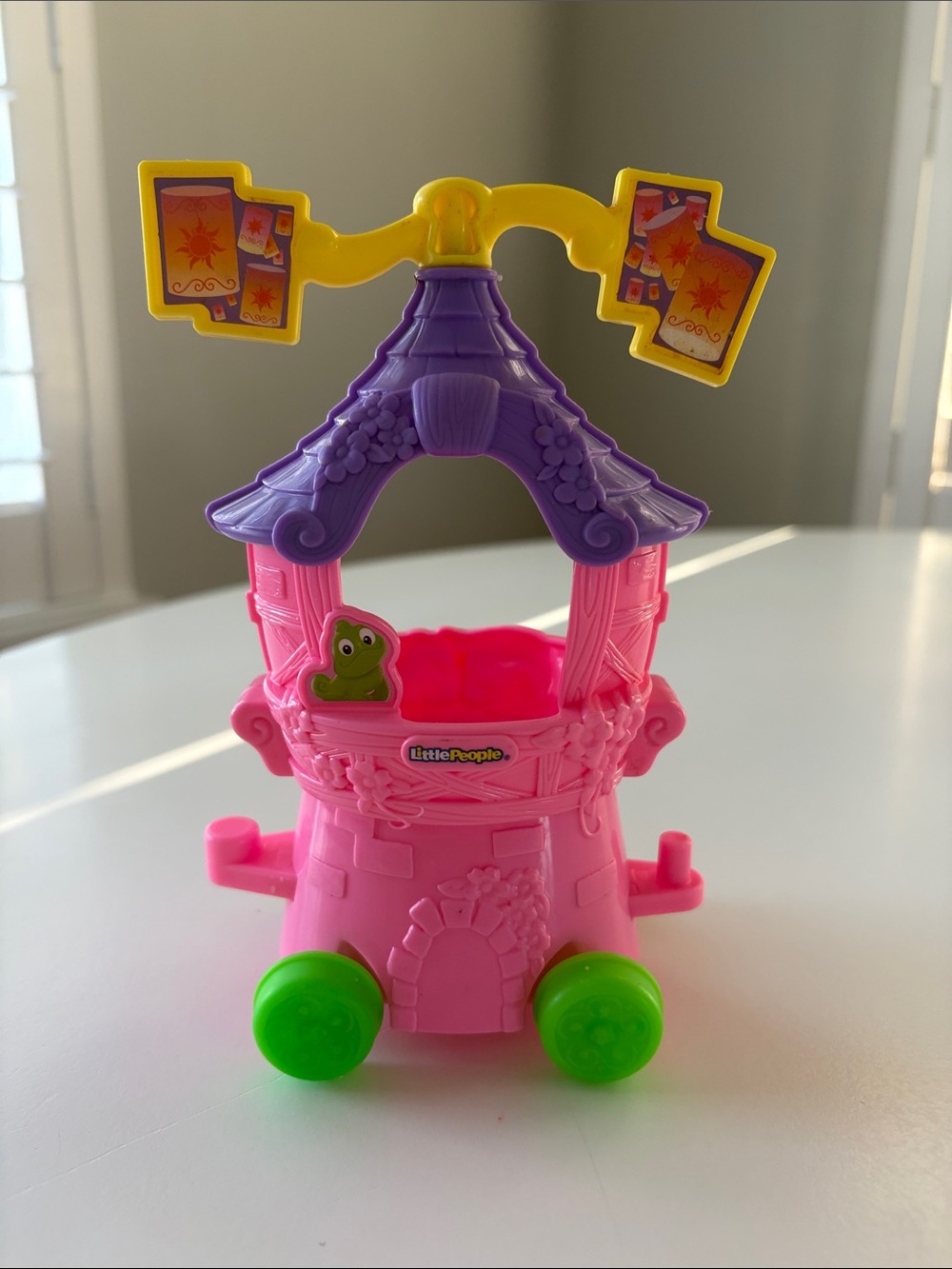 Fisher-Price Little People Disney Princess Parade Rapunzel & Pascal’s Float